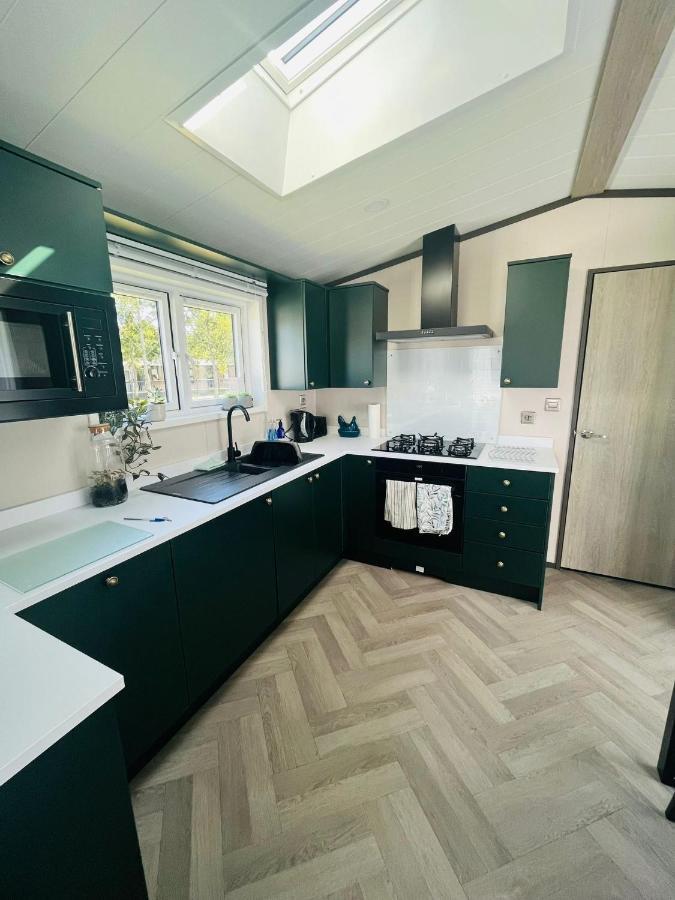 The Poplars Lodge With Hot Tub York Esterno foto
