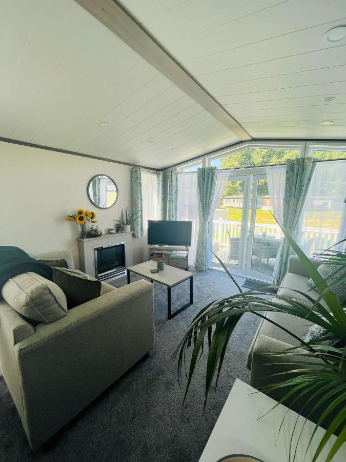 The Poplars Lodge With Hot Tub York Esterno foto