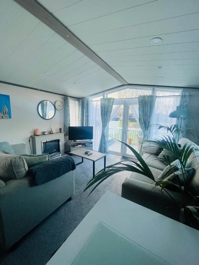 The Poplars Lodge With Hot Tub York Esterno foto