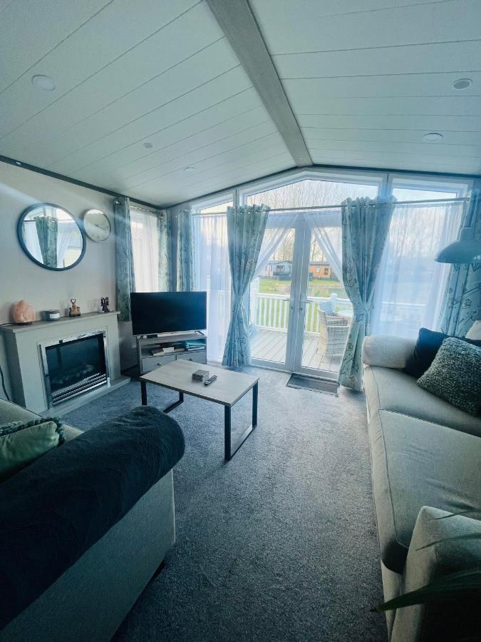 The Poplars Lodge With Hot Tub York Esterno foto