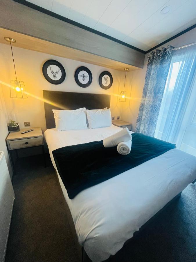 The Poplars Lodge With Hot Tub York Esterno foto